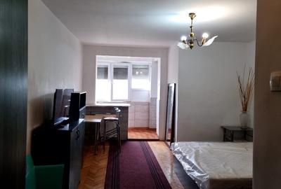 Garsonieră decomandată în Titan - 2