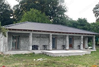 Casă cu 2 camere cu Teren 1400 Mp în Păuliș - 2