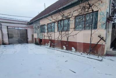 Casă cu 5 camere cu Canalizare în Central - 10