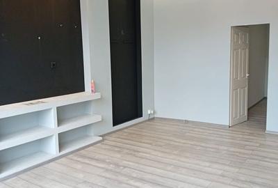 Spațiu comercial, de 51 mp, în Central - 3