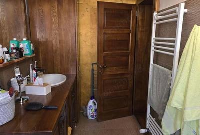 Vand apartament 4 camere dec. in Deva, ultracentrala (la 2 minute de Primarie), etaj 1, mobilat - 20