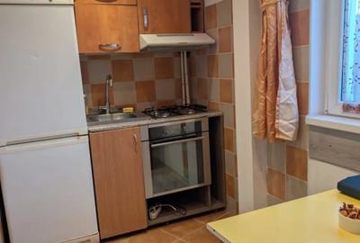 Garsonieră decomandată, mobilată în Tractorul - 3