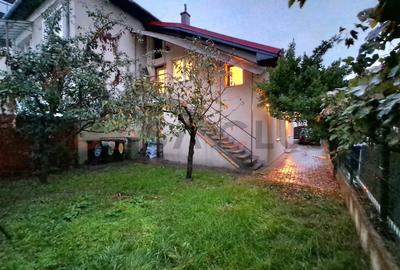 Casă calcan, Curte,  grădină, Iris!! - 17