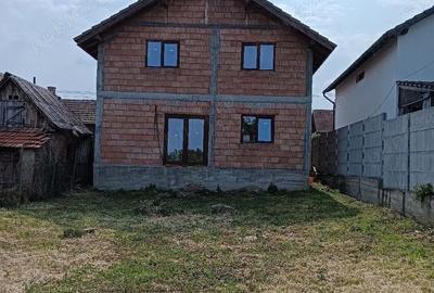 Casă cu 4 camere în Central - 1