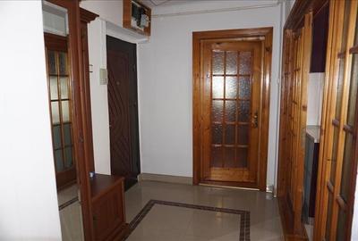 Apartament cu 3 camere semidecomandat, mobilat în Central - 8