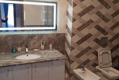 Apartament cu 3 camere decomandat în 13 Decembrie - 2