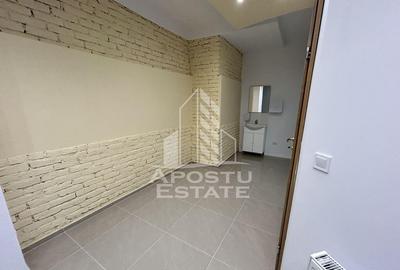 Spațiu comercial, de 138 mp, în Neptun - 3