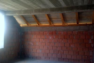 Casă individuală cu 5 camere cu Canalizare în Central - 33