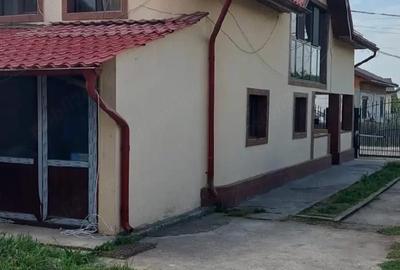 Casă cu 7 camere cu Teren 2800 Mp în Cârbești - 5