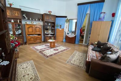Apartament cu 5 camere decomandat, mobilat în Armeneasca - 1