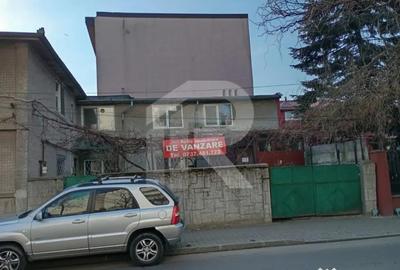 Spațiu comercial, de 1,300 mp, în Unirii - 18