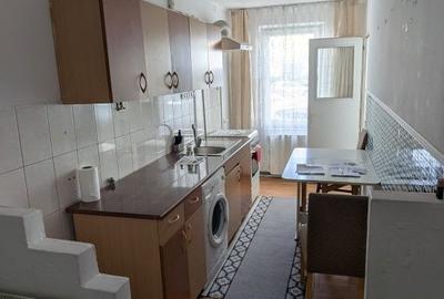 Apartament cu 2 camere decomandat în Florilor