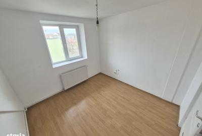 Apartament cu 3 camere decomandat în Spitalul Județean - 9