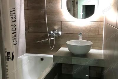 Apartament cu 3 camere decomandat în Eroii Revoluției