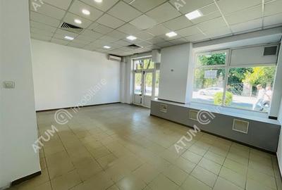 Spatiu comercial la parter de 65 mp cu vitrina zona Centrala - 2