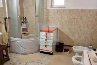 Casă cu 4 camere cu Canalizare în Dâmbovicioara