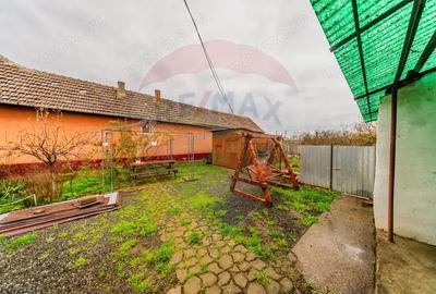 Casă cu Garaj în Macea - 1