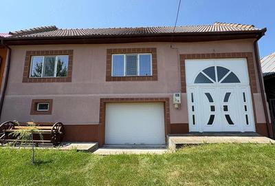 Casă cu 4 camere cu Teren 676 Mp în Moldovița - 1