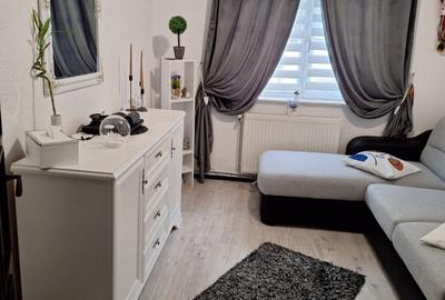 Apartament cu 3 camere decomandat, mobilat în Florilor