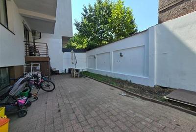 Apartament cu 3 camere semidecomandat în Bucureștii Noi