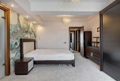 Penthouse cu 3 camere semidecomandat în Central - 1