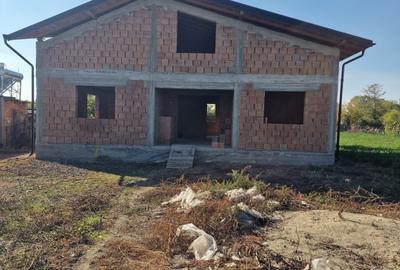 Se vinde casa la rosu, sat  Malaiesti jud. Prahova , pret 72000 euro negociabil - 1