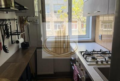 Apartament cu 3 camere semidecomandat, mobilat în Circumvalațiunii - 12
