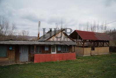 Casă individuală cu 10 camere cu Canalizare în Strugari - 3