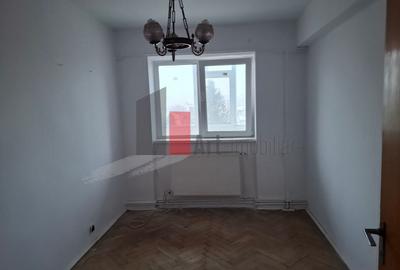 Apartament cu 4 camere decomandat în Central - 2