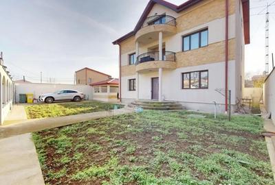 Casă cu 7 camere cu Teren 423 Mp în Central