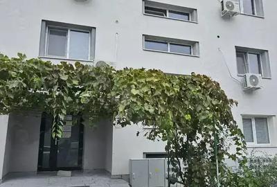 Garsonieră decomandată în Titan - 1