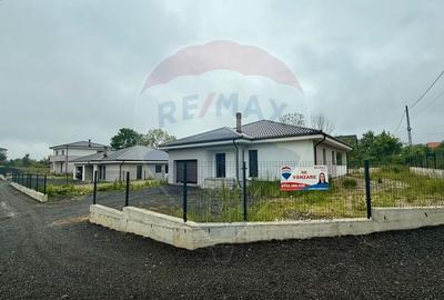 Casă cu 6 camere cu Teren 892 Mp în Est - 13