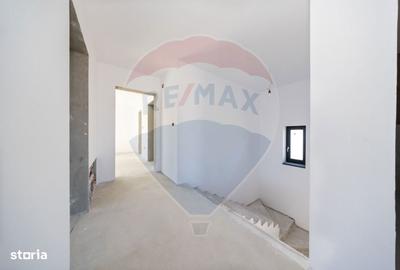 Casă cu 7 camere cu Teren 491 Mp în Central - 2