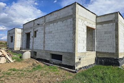 Casă cu 2 camere cu Teren 547 Mp în Cetate - 3