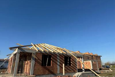 Casă cu 4 camere în Moșnița Nouă