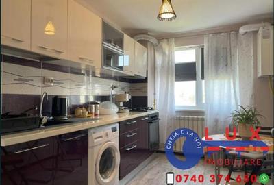 Apartament cu 3 camere decomandat în Piața Nouă - 1