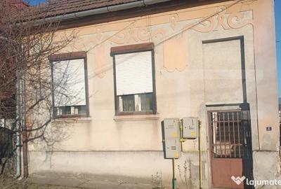 Casă cu 5 camere cu Teren 400 Mp în Central