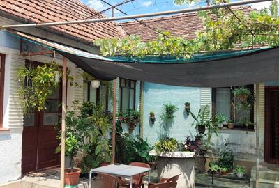 Casă cu 3 camere cu Teren 360 Mp în Central - 1