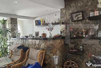 Casă cu 5 camere cu Teren 2800 Mp în Central - 12