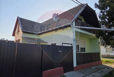 Casă individuală cu 5 camere în Vest