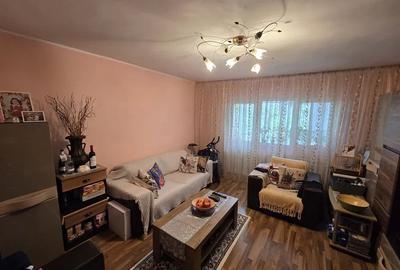 Apartament cu 2 camere semidecomandat, mobilat în Vitan
