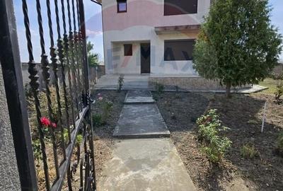 Casa / Vila cu 4 camere de vanzare in zona Periferie - 1