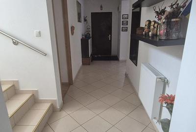 Casă cu 5 camere cu Teren 250 Mp în Central
