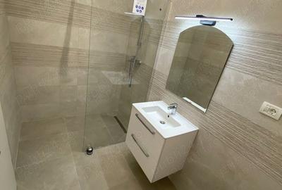 Apartament cu 3 camere semidecomandat în Soarelui