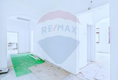 Casa 15 camere de vanzare zona Universitate + spatiu comercial parter - 34