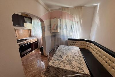 Apartament cu 3 camere de vanzare - 2