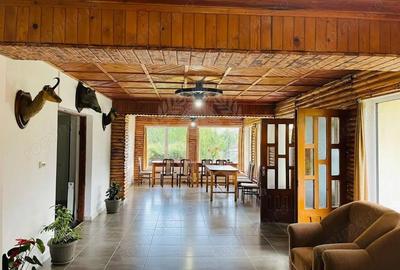 Casă cu 13 camere cu Teren 2400 Mp în Brebu - 3