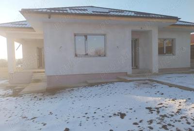 Casă cu 4 camere cu Teren 500 Mp în Dumești - 7