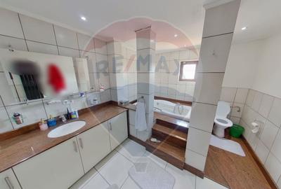 Casă cu 5 camere cu Teren 5204 Mp în Central - 10