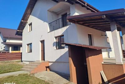 Casă cu 4 camere în Central